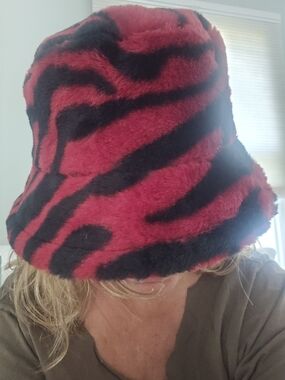 Urban Outfitters.Red and Black Faux Fur Kids Bucket Hat...NWT